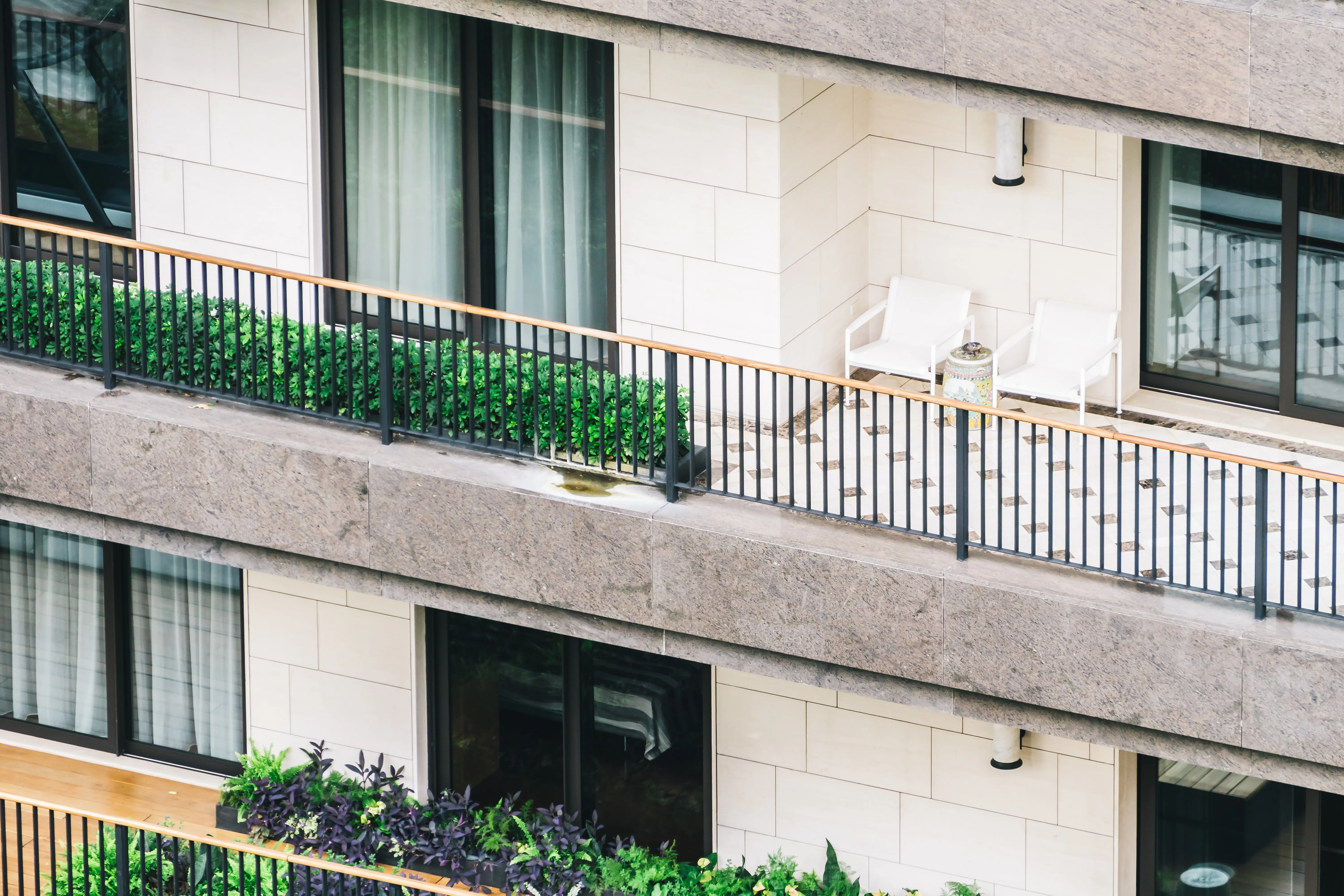Filtraciones de verano: 5 factores que provocan fisuras en terrazas y balcones y cómo prevenirlas